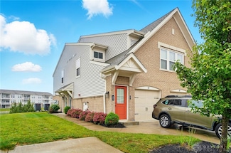 5 Old Pond Rd, Springboro, OH 45066