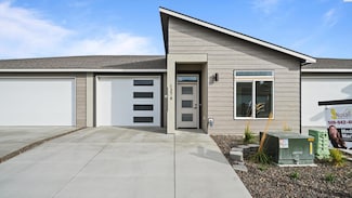 1374 Kalani Ct, West Richland, WA 99353