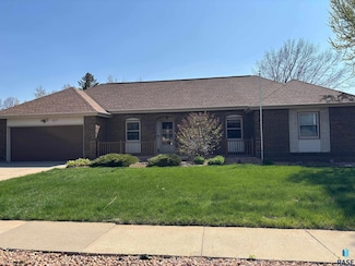 517 E Lotta St, Sioux Falls, SD 57105