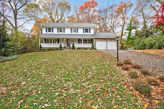 43 Edcris Ln, Huntington, NY 11743