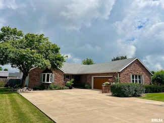 811 W Washington St, Athens, IL 62613