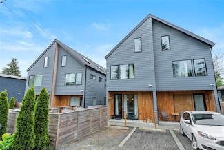 914 B N 100th St Unit 2, Seattle, WA 98133