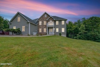25 Leaf Dr, Honesdale, PA 18431