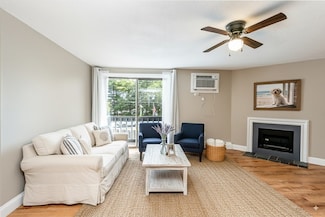 825 W Main St Unit 4, Hyannis, MA 02601