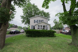 6 N Newark St, Phelps, NY 14532