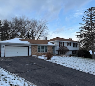 9116 Poplar Bridge Rd, Bloomington, MN 55437