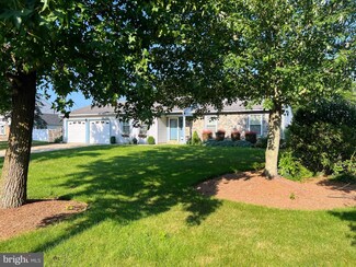 4 Woodstone Ct, Mount Holly, NJ 08060