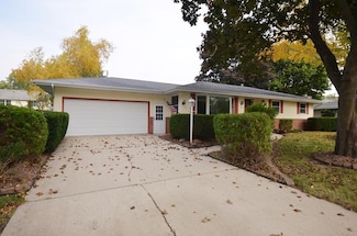 1252 W Laurel St, Whitewater, WI 53190