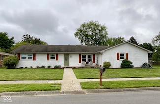 4625 Woodcrest Dr, Columbus, IN 47203