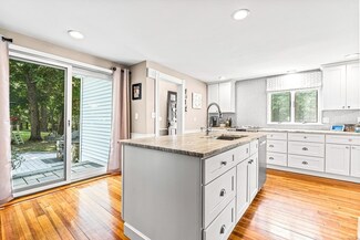 69 Maple St, Middleton, MA 01949