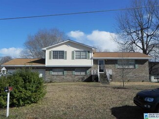 1072 Sunny Dell Ln, Bessemer, AL 35023