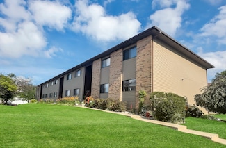 565 Dean Dr Unit I, South Elgin, IL 60177
