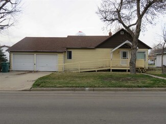 47 3rd Ave NW, Garrison, ND 58540