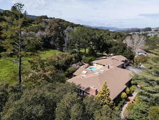 252 Raymundo Dr, Woodside, CA 94062