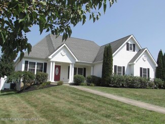 402 School Side Dr, Throop, PA 18512