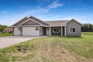 1010 Riverwood Dr, Elmwood, WI 54740