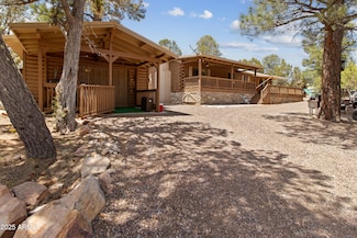 3004 Pinewood Dr, Overgaard, AZ 85933