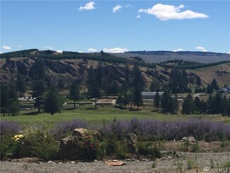 32 Golf Course Dr, Pateros, WA 98846