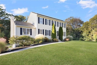15 Victoria Ln, Hope, RI 02831