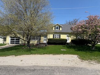 4902 14th St, Streator, IL 61364