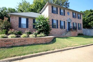 1300 Gleneagles Ct, Little Rock, AR 72211