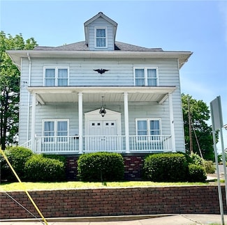 302 S Main St, Masontown, PA 15461