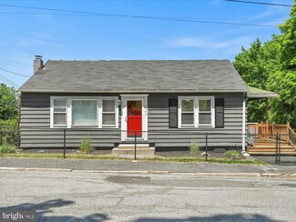 1142 Howard Ave, Pottsville, PA 17901