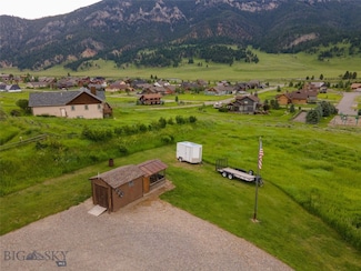120 Scenic Dr, Gallatin Gateway, MT 59730