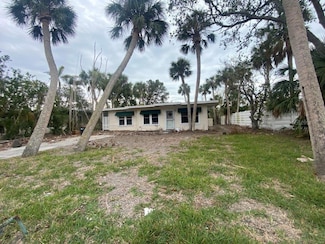175 Island Cir, Sarasota, FL 34242