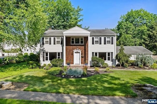 506 Salem St, Paramus, NJ 07652