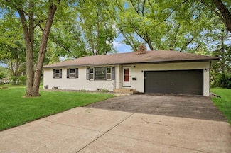 7901 Noid Dr, Brooklyn Park, MN 55428