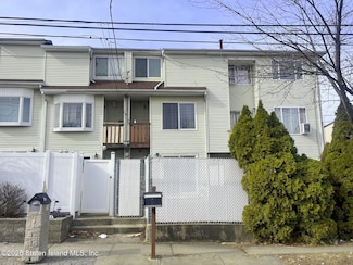 536 Drumgoole Rd W, Staten Island, NY 10312
