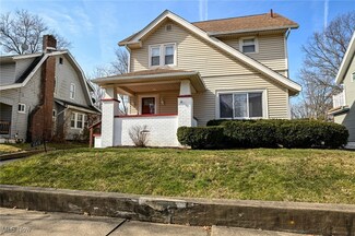 664 Sunset View Dr, Akron, OH 44320