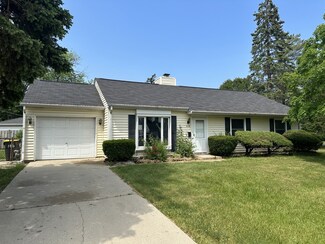 438 Poplar Ln, Glenview, IL 60025