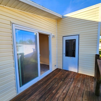 4 SE Los Gatos Ln, Port St. Lucie, FL 34952