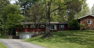30 W Patricia Dr, Transfer, PA 16154