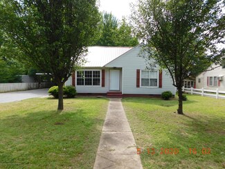 205 N Cossar St, Charleston, MS 38921