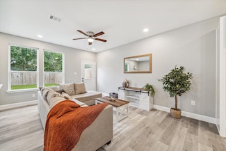 982 Randolph St, Houston, TX 77088