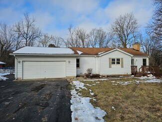 7608 Catalpa Dr, Wonder Lake, IL 60097