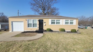 9809 Kelvin Dr, Saint Louis, MO 63137