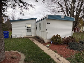 50 Sandy Brook Dr, Hamlin, NY 14464