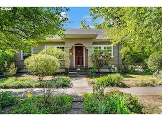 3306 SE Tibbetts St, Portland, OR 97202