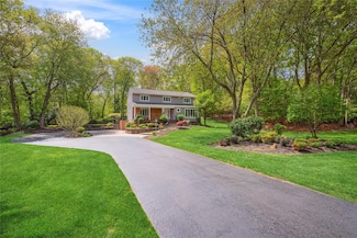 6 York Ct, Northport, NY 11768