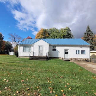 214 S Comstock St, Addison, MI 49220