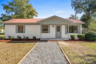 708 N Holly St, Foley, AL 36535