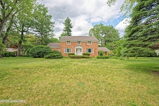 805 Karenwald Ln, Schenectady, NY 12309