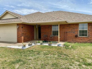 2318 2318 N 8 Mile, Marlow, OK 73533