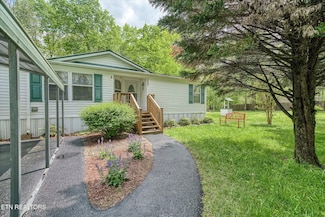 6028 Loch Loosa Dr, Crossville, TN 38572
