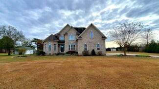 1452 Devon Dr, Grimesland, NC 27837