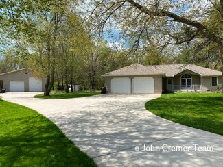 7401 Whites Bridge Rd, Belding, MI 48809